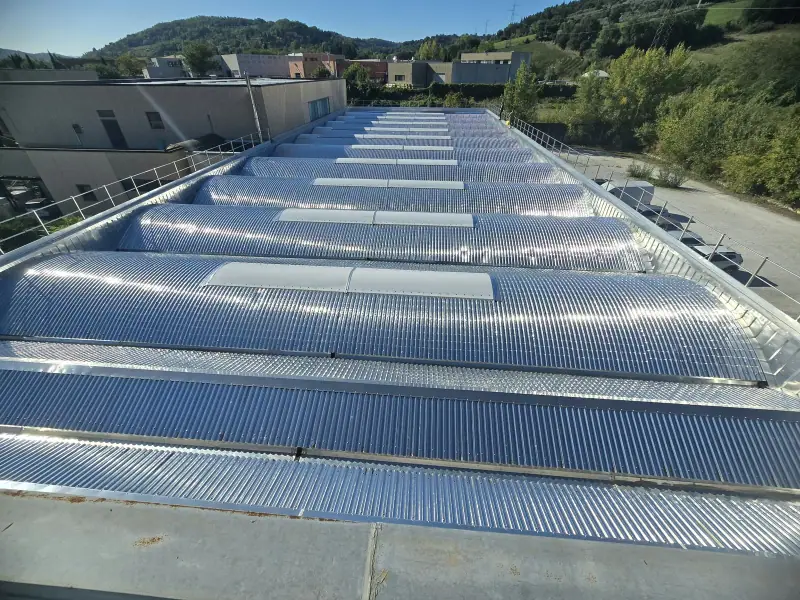 Copertura industriale a volta con lucernari